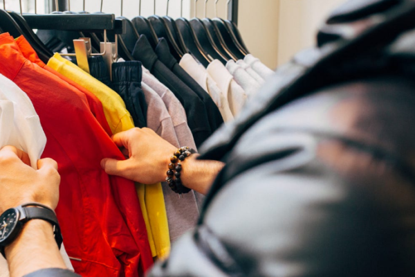 The Rise of Online Apparel Market: Trends and Opportunities