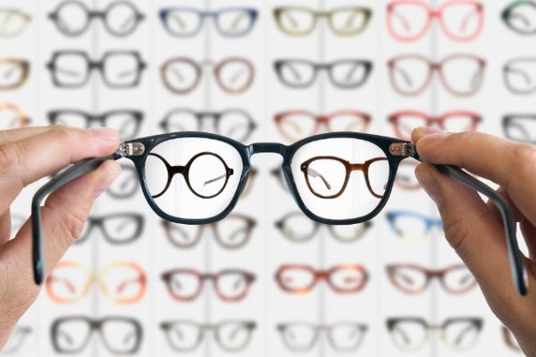 Seeing Clearly: A Comprehensive Analysis of the Global Eyewear Market